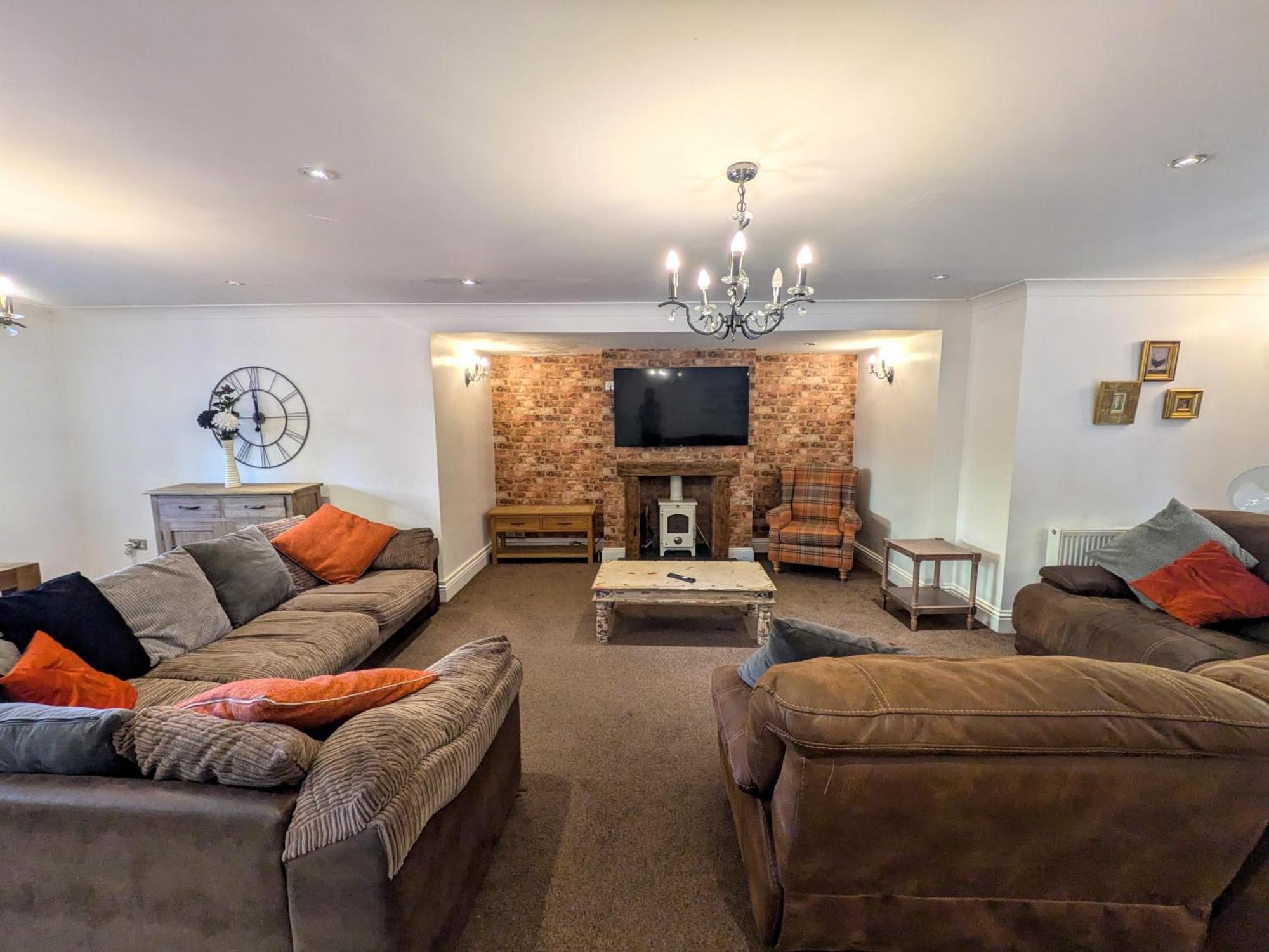 Spacious Home For Large Families And Contractors Wolverhampton Eksteriør bilde