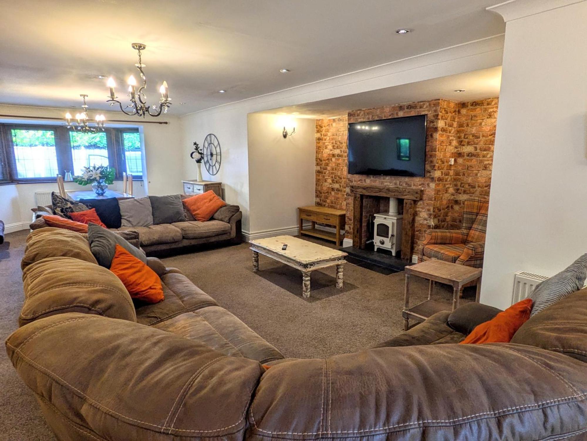 Spacious Home For Large Families And Contractors Wolverhampton Eksteriør bilde