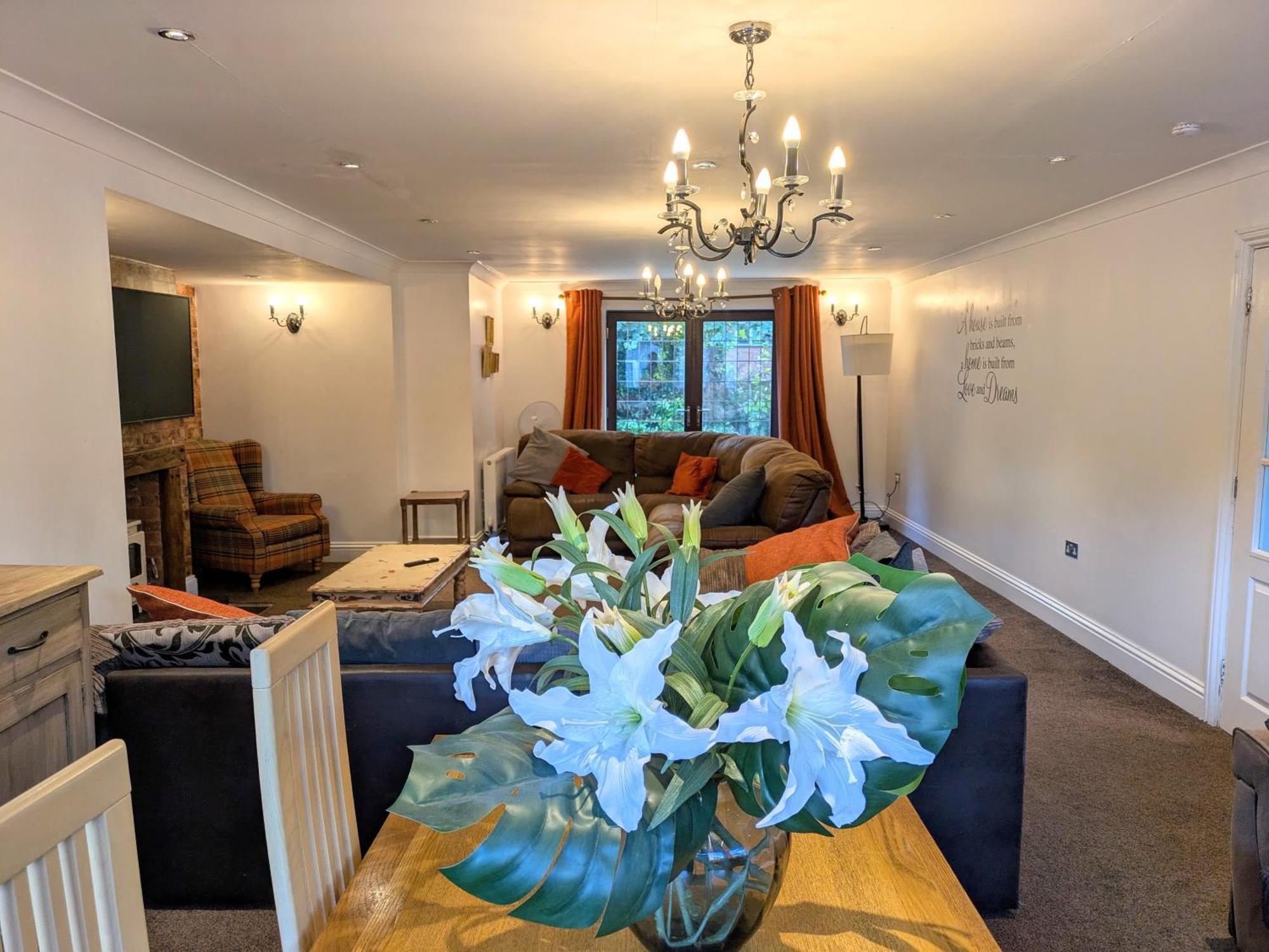 Spacious Home For Large Families And Contractors Wolverhampton Eksteriør bilde