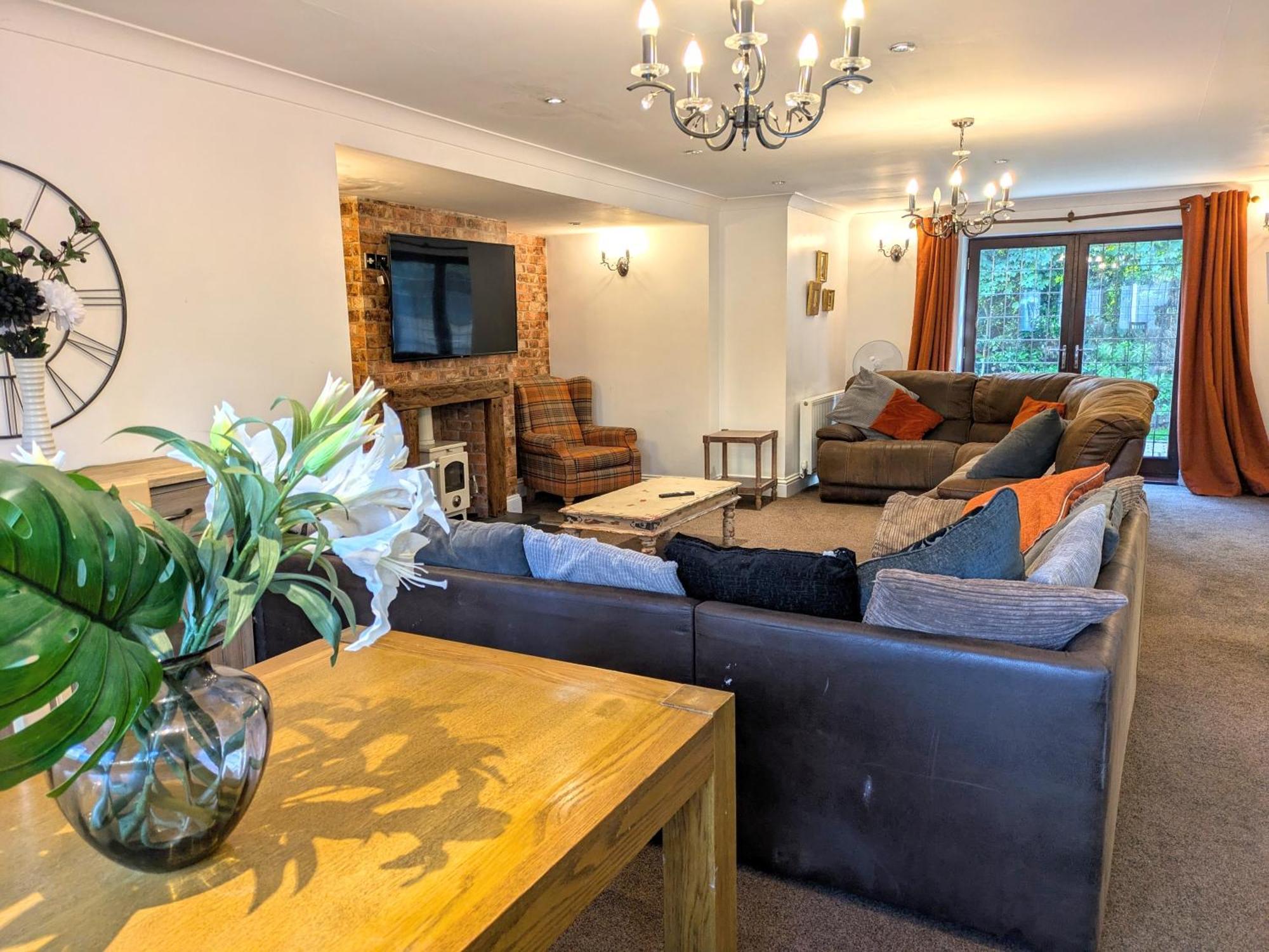 Spacious Home For Large Families And Contractors Wolverhampton Eksteriør bilde